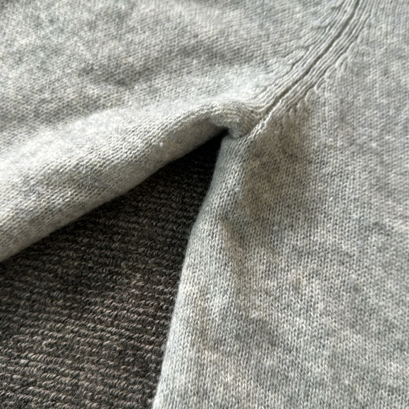 Theory Adrianna Feather Weight Cashmere Sweater V-Neck Heather Gray - M - Picture 7 of 10